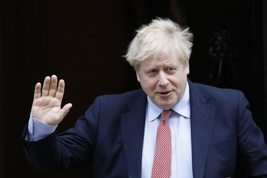 Boris Johnson es hospitalizado diez días después de haber dado positivo por COVID-19