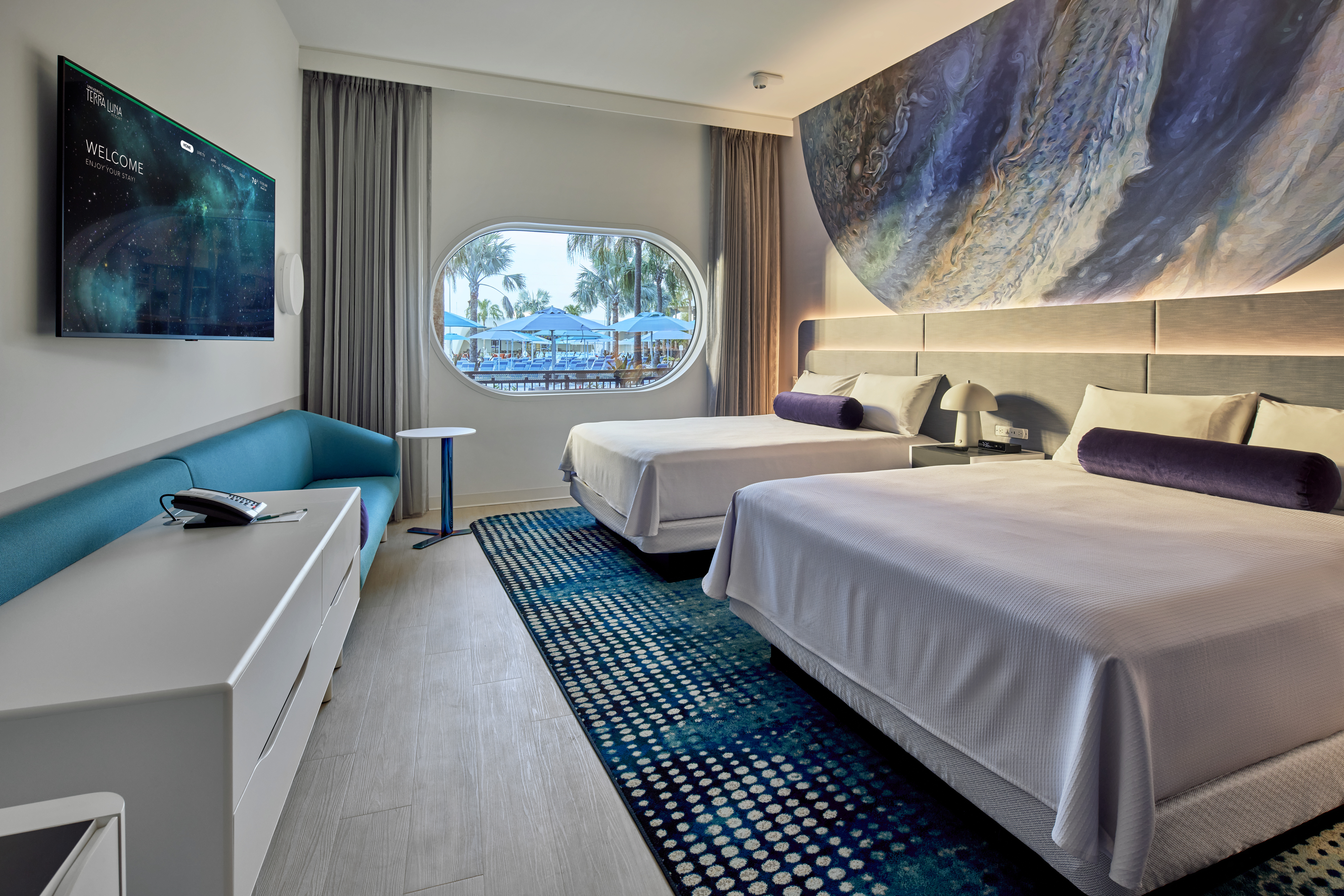 Universal Terra Luna Resort ofrece 750 habitaciones luminosas.