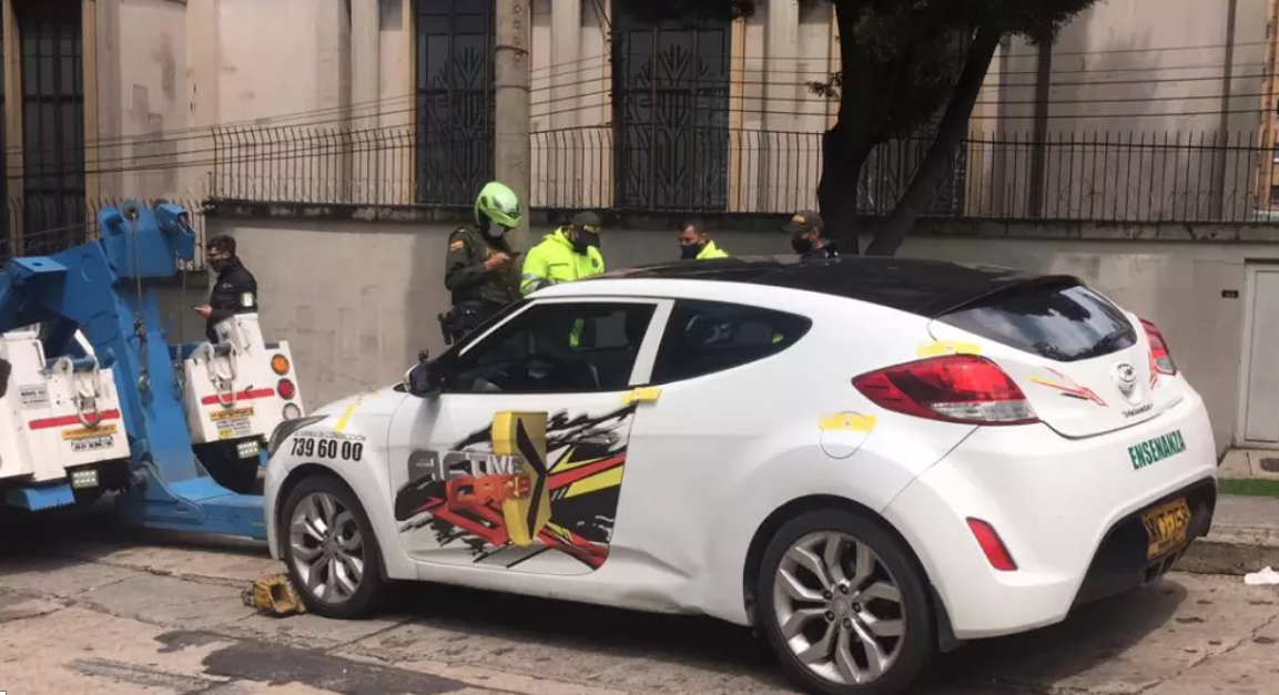 Murió policía tras ser arrollado por un carro de enseñanza en Bogotá
