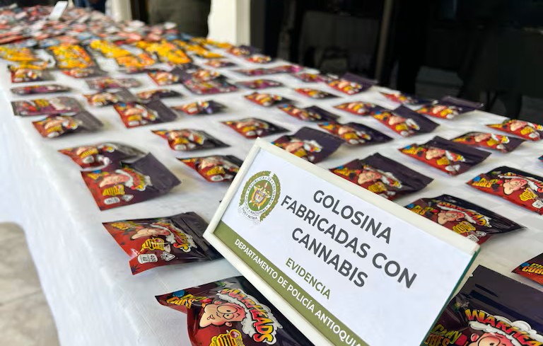 Incautaron 300 paquetes de gomitas con marihuana que iban a colegios de Medellín
