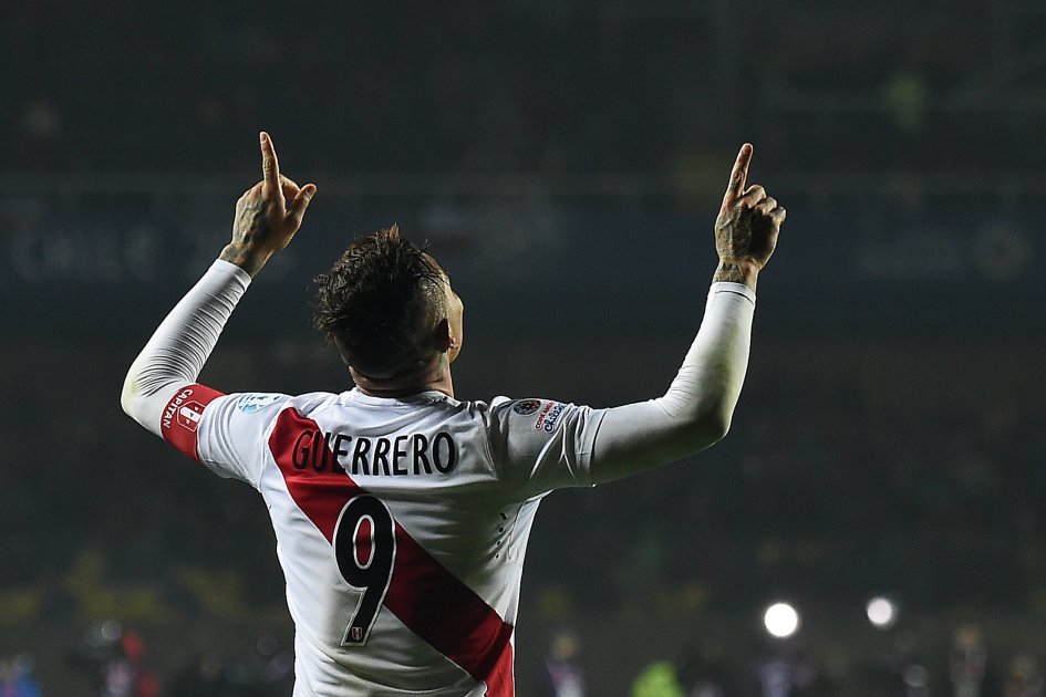 Paolo Guerrero, a un paso de la historia