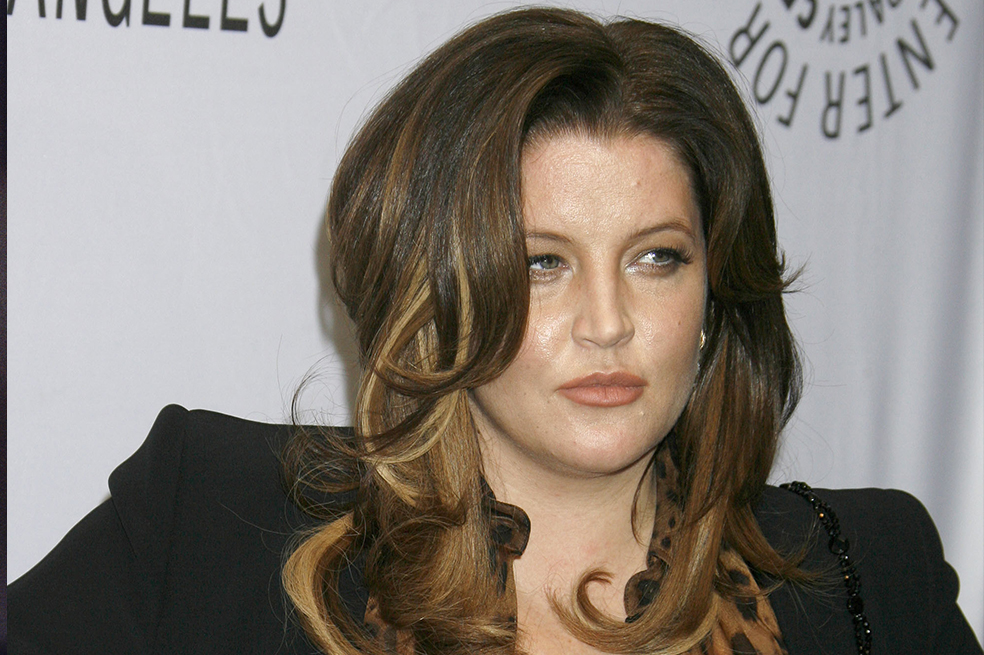 Lisa Marie Presley, ex de Michael Jackson, vivió 2 meses con el cadáver de su hijo