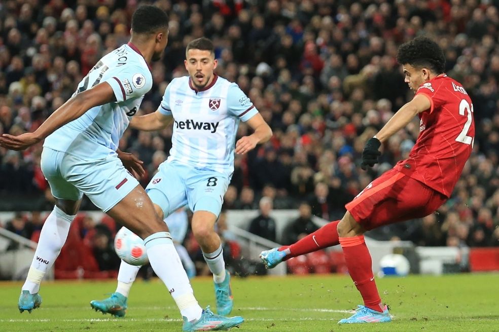 Otra buena noche de Luis Díaz con Liverpool, que se ilusiona con la Premier League