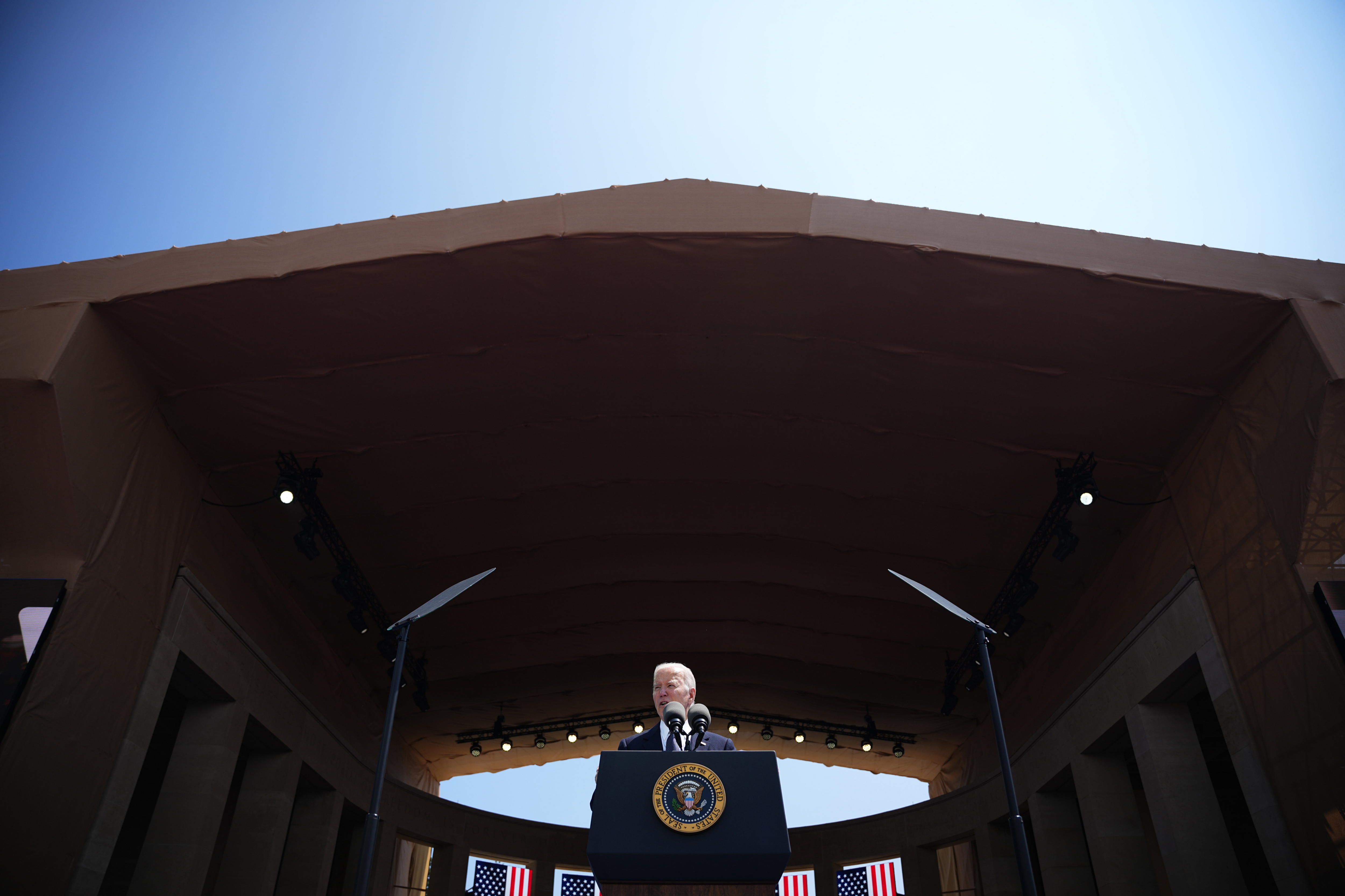 Biden hizo un paralelo entre Ucrania y Normandía por el Día D: “No nos marcharemos”