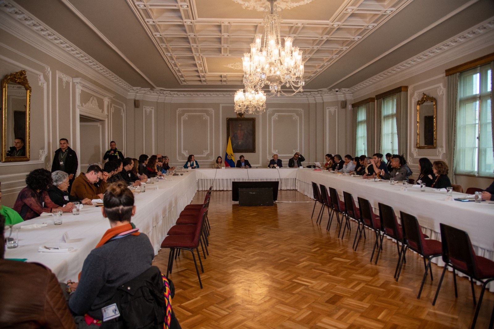 Gustavo Petro en reunión con sector cultural