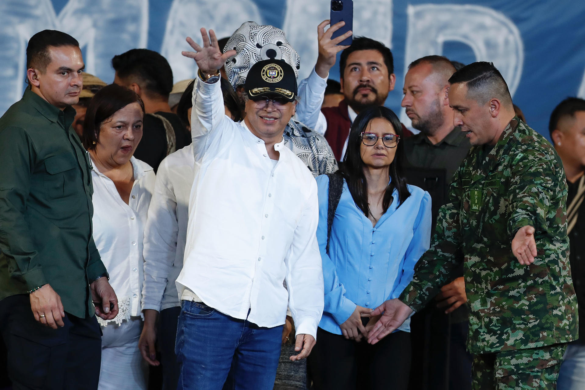 Consulta y Constituyente, dos carretazos de Petro
