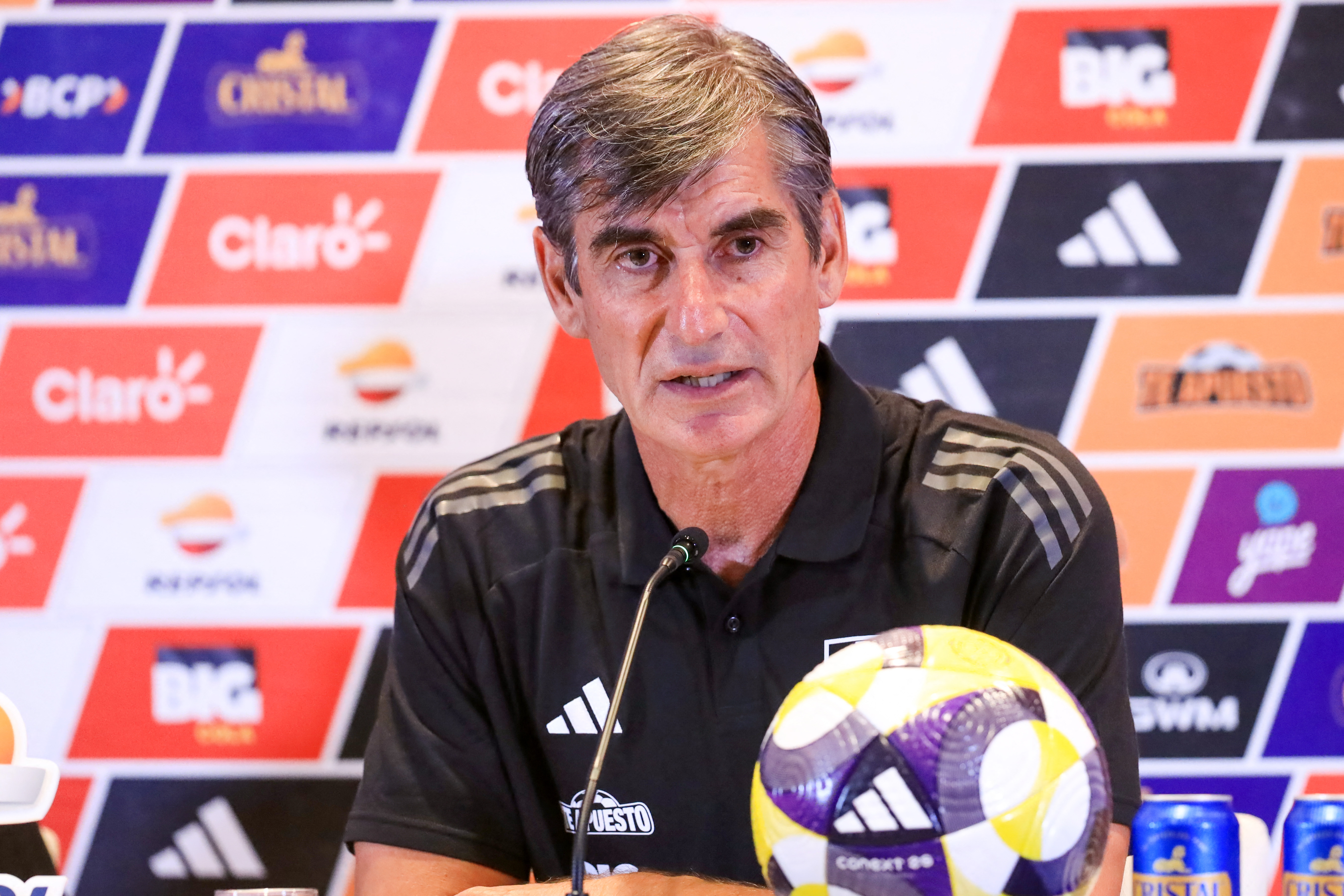 “Perú saldrá a jugar de tú a tú contra Colombia”, dice su DT Óscar Ibáñez