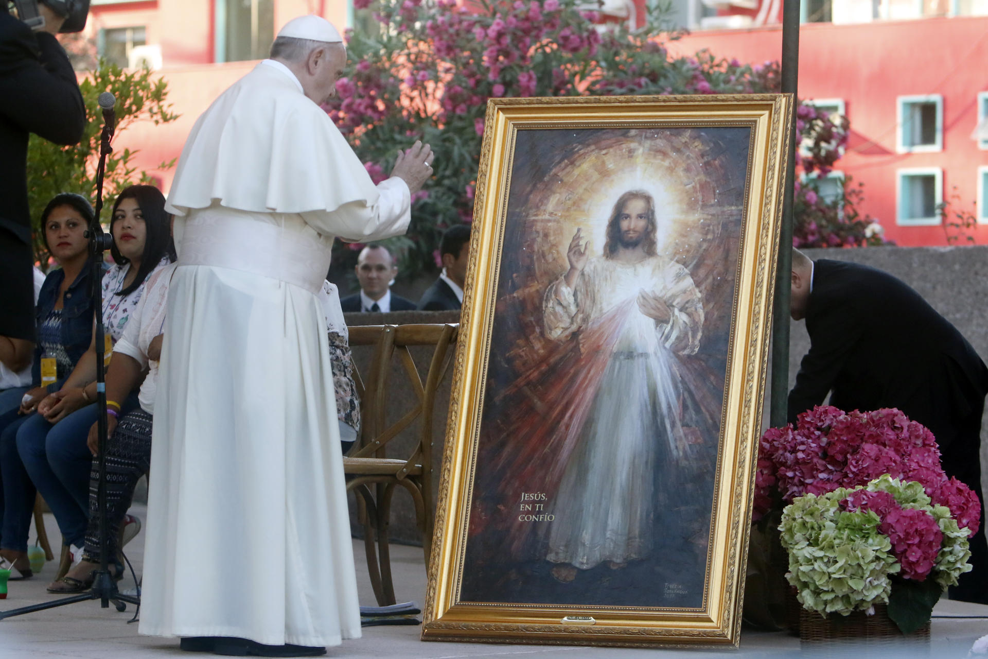 SANTIAGO (CHILE), 21/04/2025.- Imagen de archivo tomada el 16/01/2018 del papa Francisco visitando el santuario del jesuita San Alberto Hurtado hoy, martes 16 de enero de 2018, en Santiago (Chile). El papa Francisco falleció este lunes a las 7.35 horas (5.35 GMT) en su residencia de la Casa Santa Marta, anunció en un vídeo mensaje el camarlengo, el cardenal Kevin Joseph Farrel. EFE/ Benjamín Hernández
