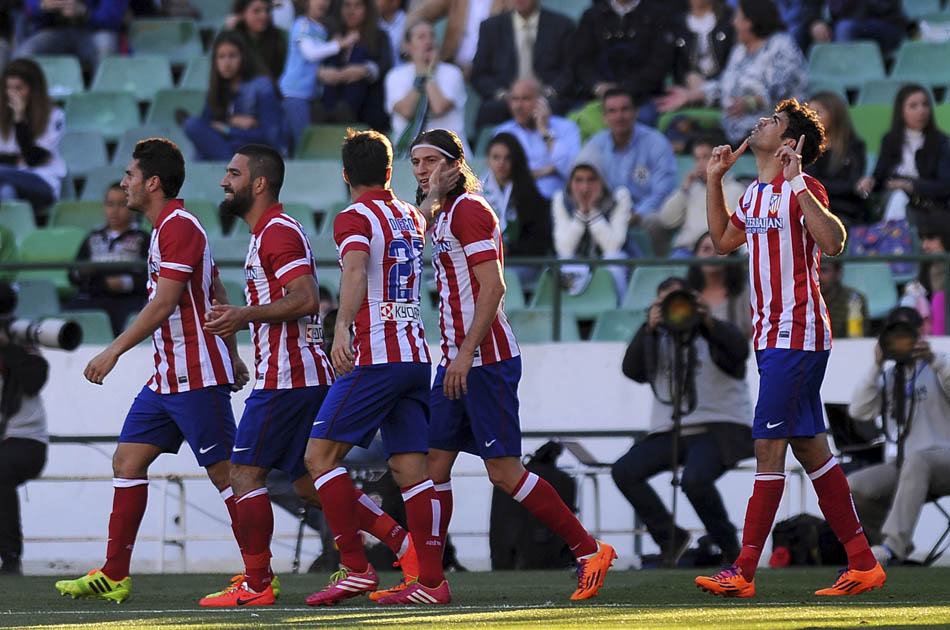 Atlético de Madrid ganó y se mantiene al acecho en la Liga de España