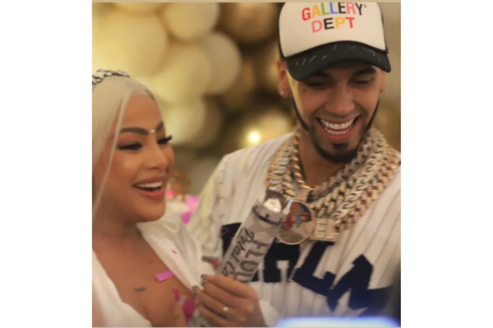 El cantante Anuel fue el encargado de comunicar la noticia con un video junto a su esposa Yailin en la revelación del sexo.