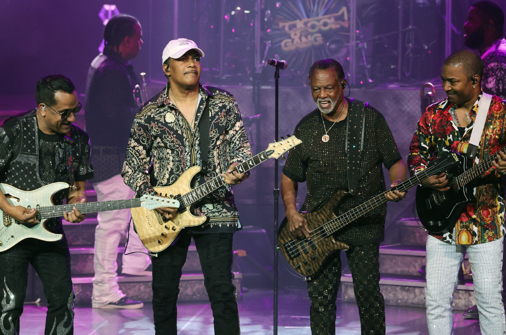 (De izquierda a derecha) Rick Marcel, Amir Bayyan, Robert "Kool" Bell y Shawn McQuiller, quienes fueron compañeros de Brown en Kool & the Gang.