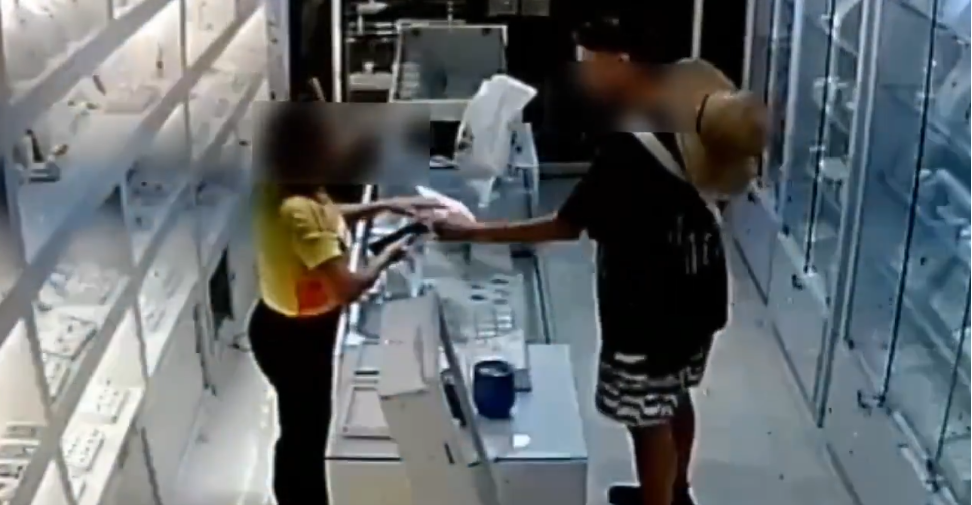 En video: así fue como turista robó joyería en centro histórico de Cartagena