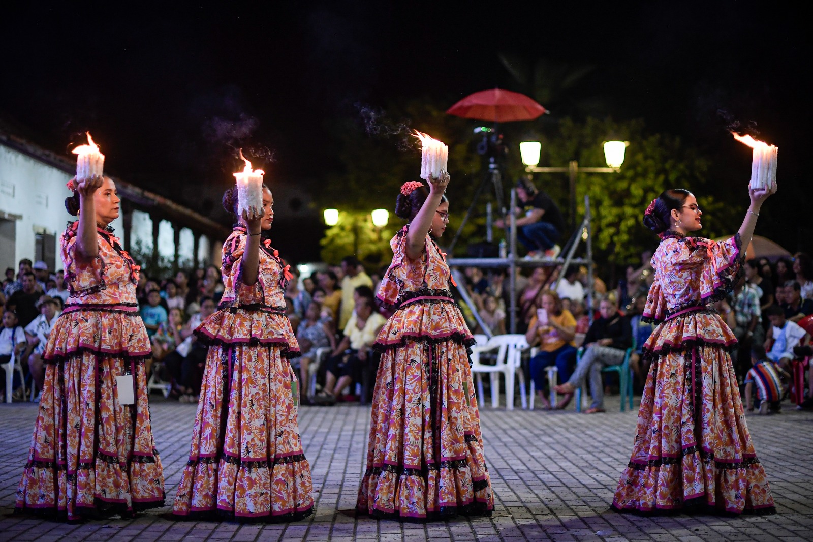 28 agrupaciones regionales estuvieron en escena durante el festival.