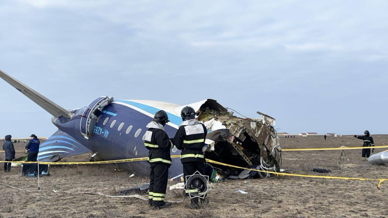 ¿Por qué acusan a Rusia de haber derribado el avión que cayó en Kasajistán?