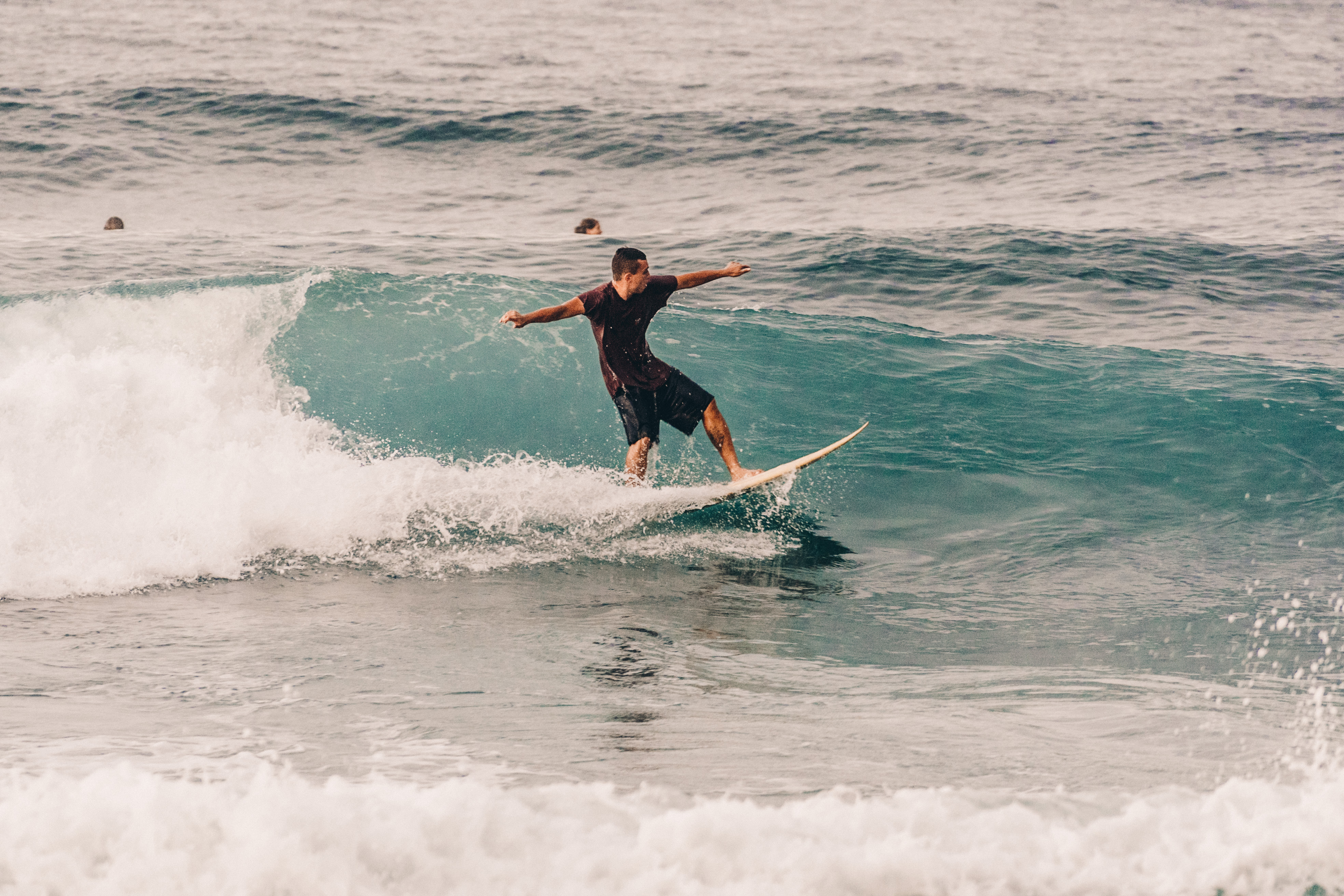 Los mejores destinos de surf en Europa para principiantes y expertos