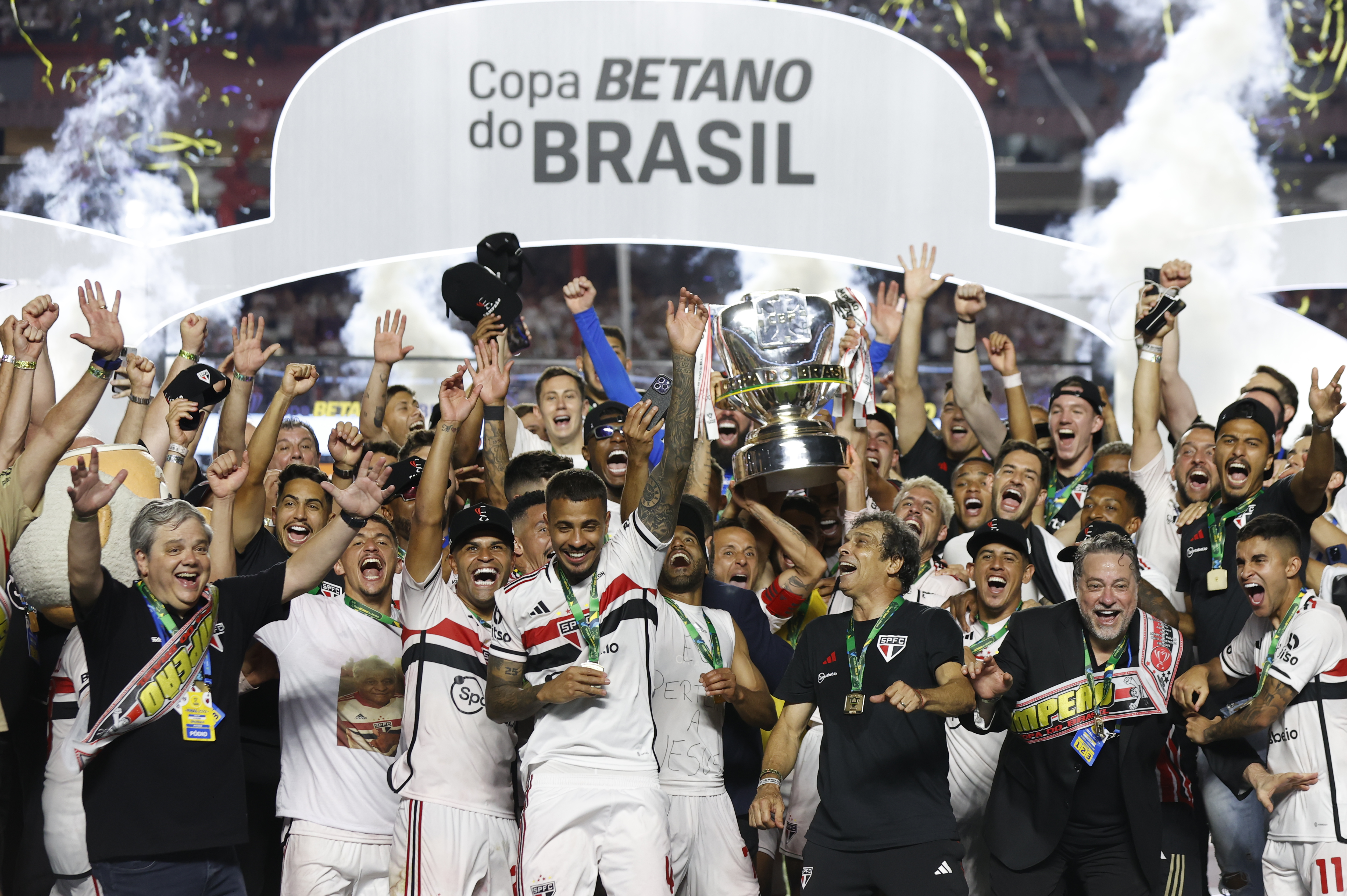 James Rodríguez campeón con Sao Paulo de la Copa de Brasil