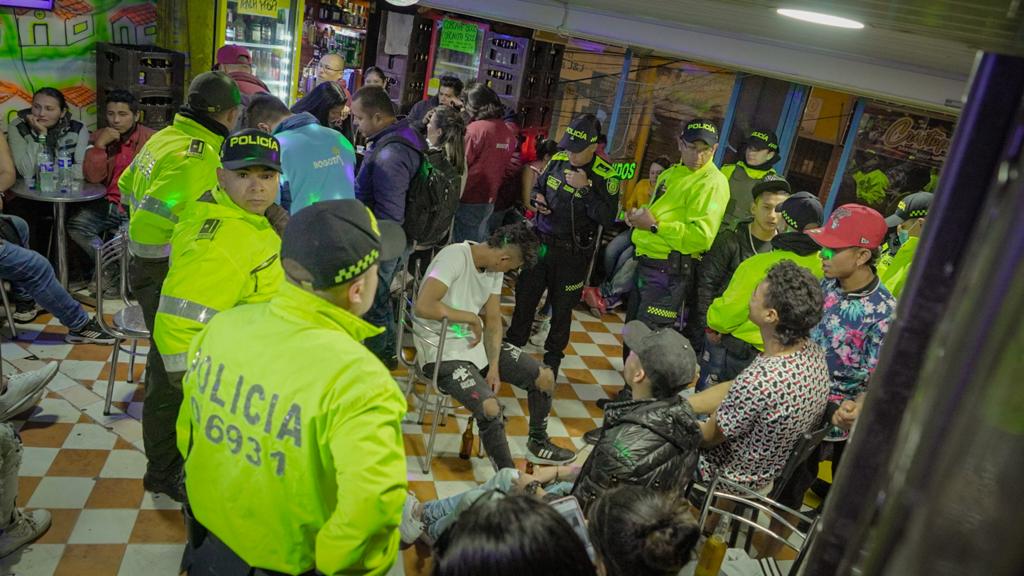 Operativos nocturnos dejan 39 capturados y 95 locales suspendidos en Bogotá