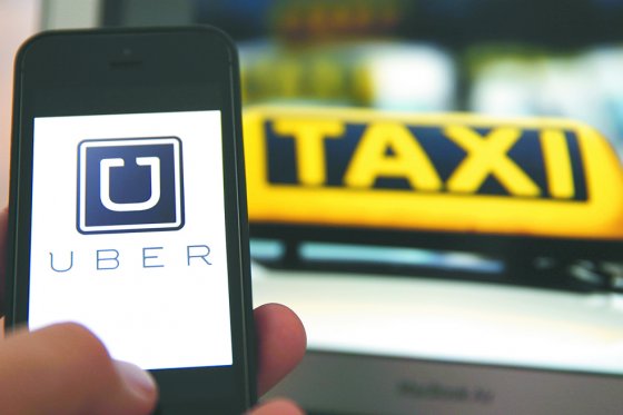 Uber, la plataforma que desató la furia de los taxistas en Bogotá