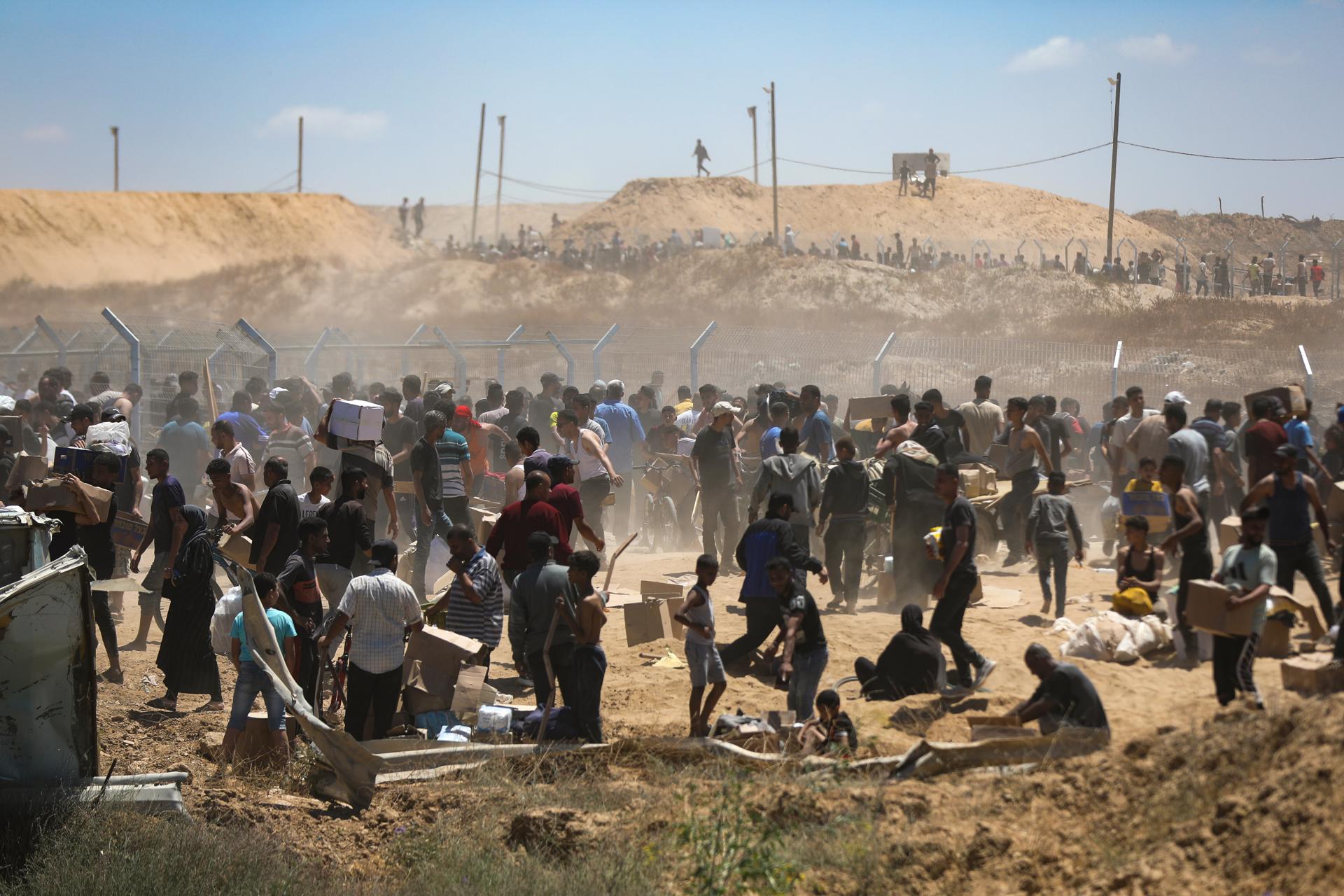 Disparos contra palestinos que buscaban comida en Gaza; Israel defiende el ataque