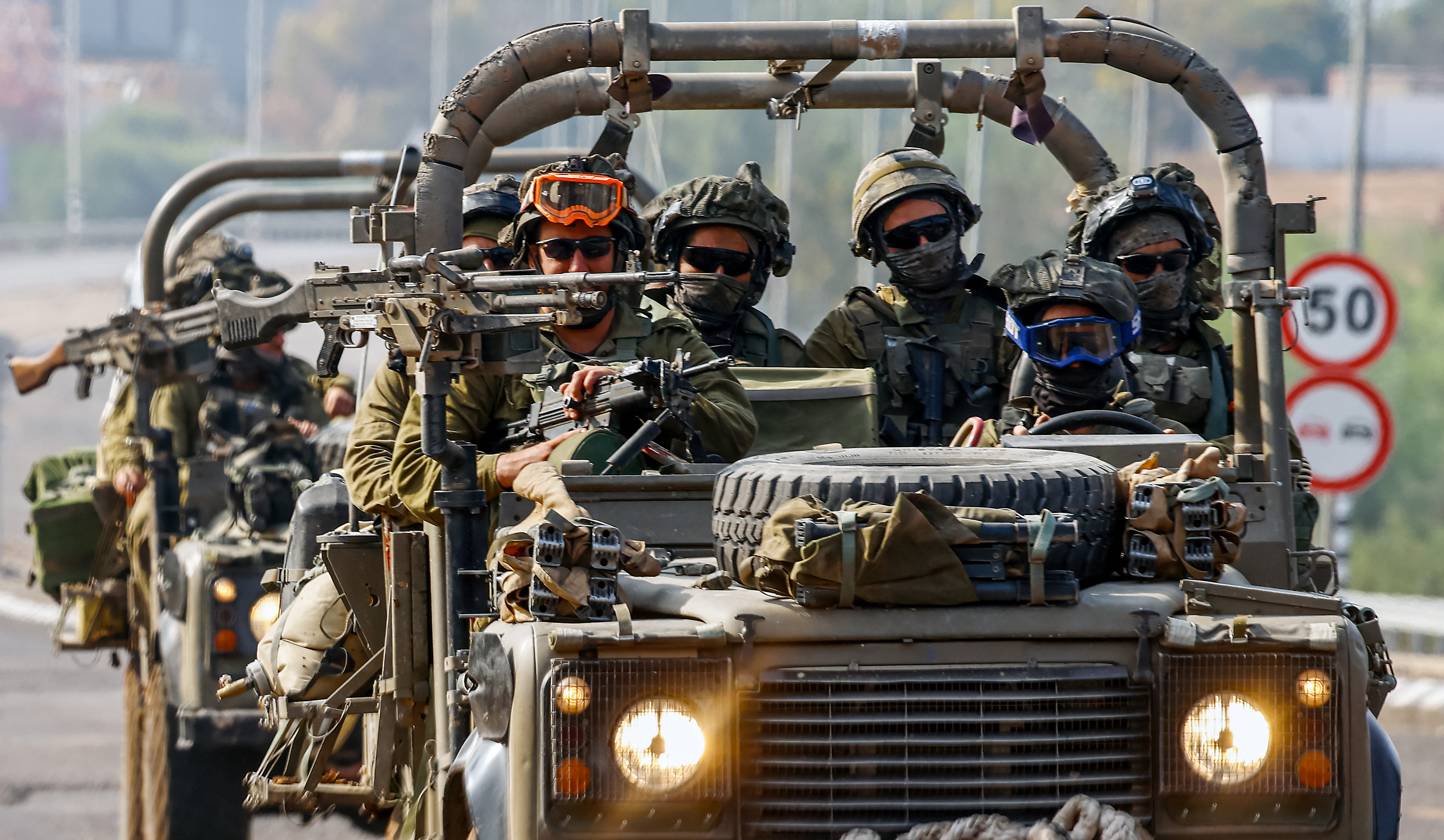 Sderot (Israel), 28/10/2023.- Israeli soldiers patrol on a street in Sderot, near the border with Gaza, in Israel, 28 October 2023. The Israel Defense Forces (IDF) conducted targeted raids in the Gaza Strip on 27 October 2023 and struck dozens of targets belonging to the Hamas militants, the IDF confirmed. More than 7,000 Palestinians and at least 1,300 Israelis have been killed, according to the IDF and the Palestinian health authority, since Hamas militants launched an attack against Israel from the Gaza Strip on 07 October, and the Israeli operations in Gaza and the West Bank which followed it. EFE/EPA/HANNIBAL HANSCHKE