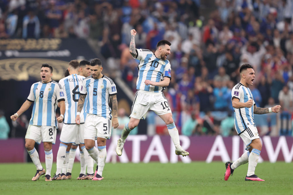 En un reñido partido, Argentina logró coronarse como el nuevo campeón del mundo en Qatar con un marcador de 4-2 venciendo a Francia en penales.