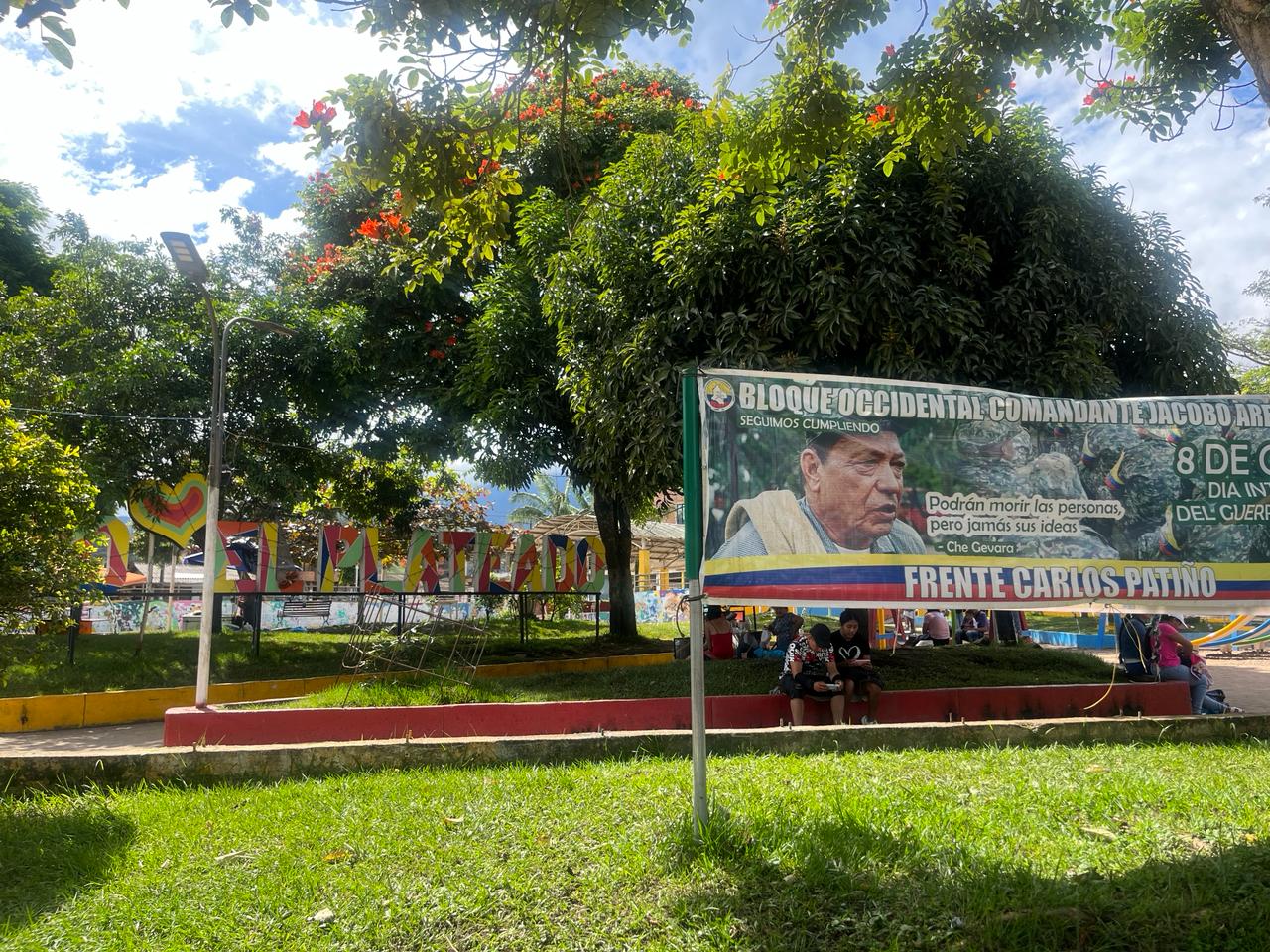Esta es la plaza central del corregimiento de El Plateado, una zona que se disputa el Gobierno y la disidencia Estado Mayor Central.