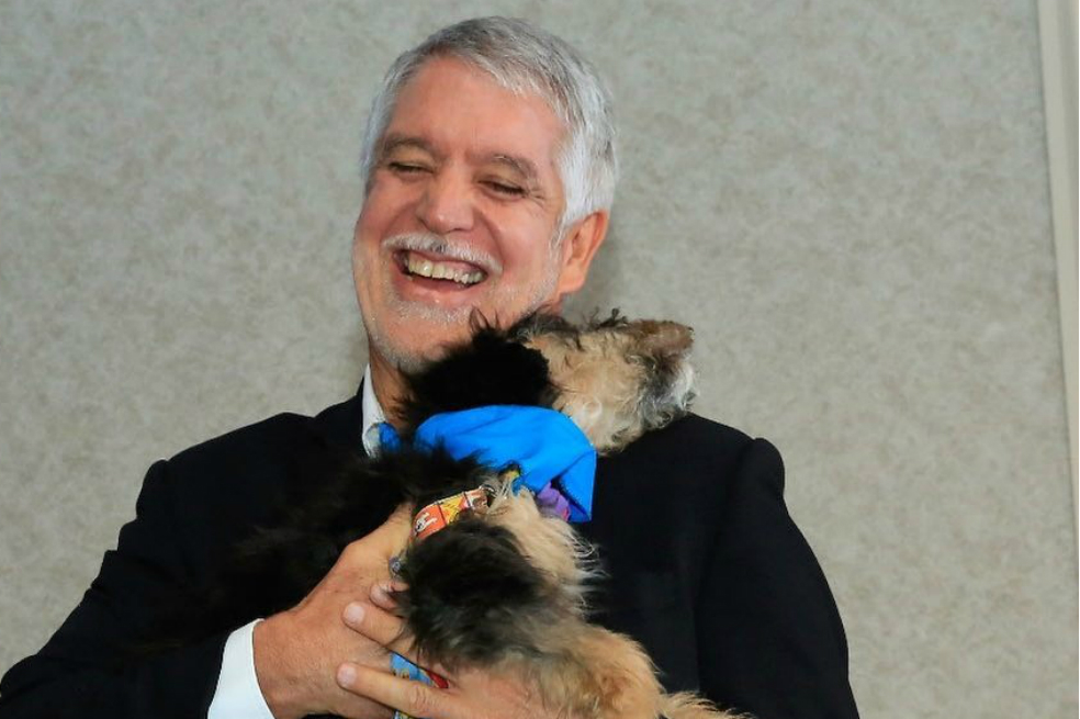 Peñalosa, detrás del proyecto para permitir ingreso de mascotas a restaurantes en Bogotá