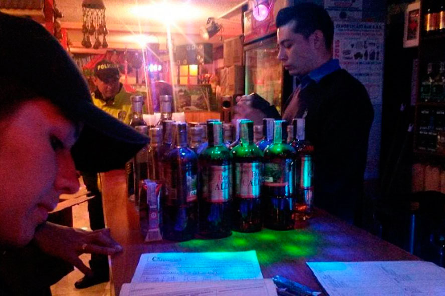 Hallan centros de venta de licor adulterado y contrabando en Bosa
