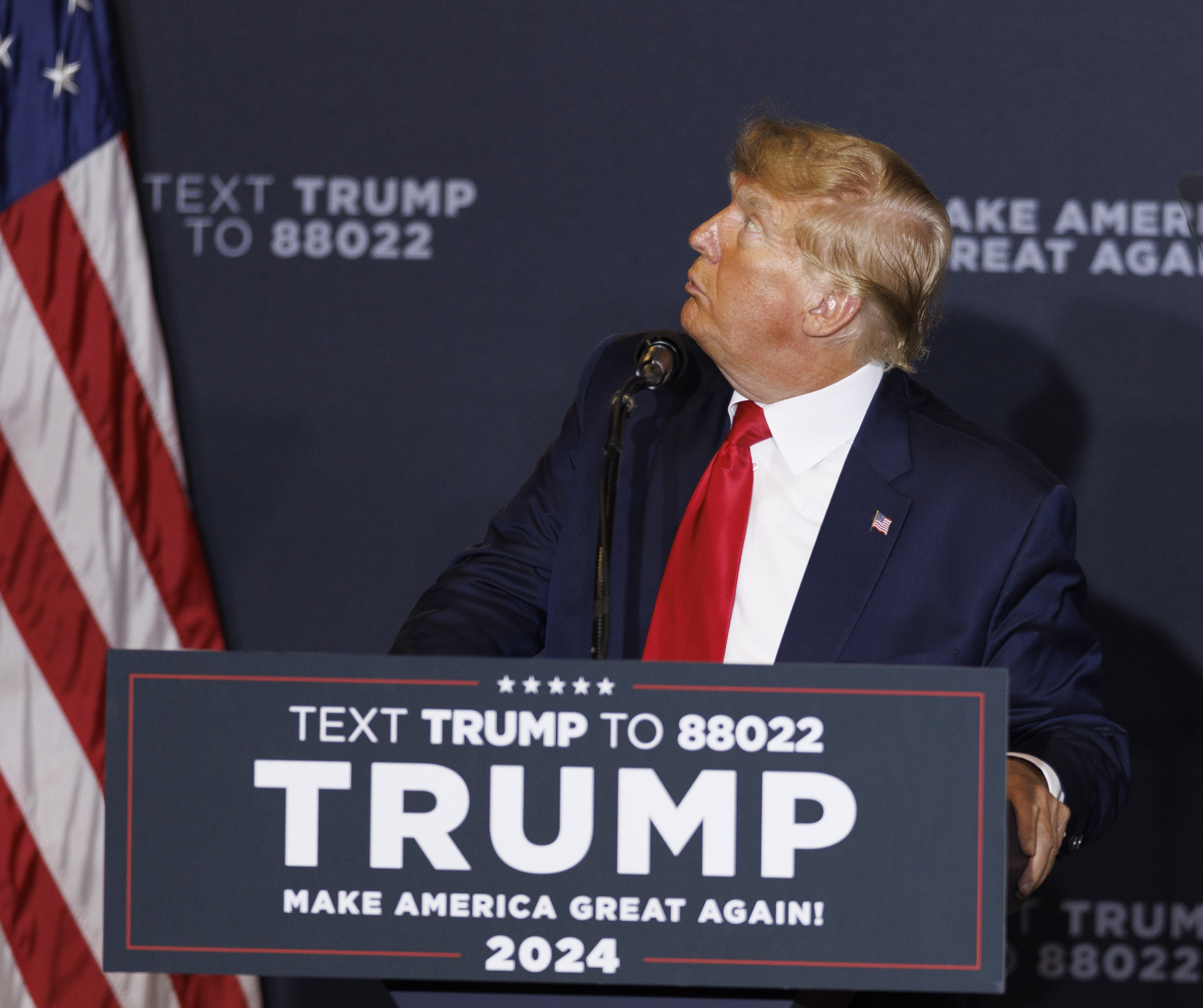 Juez Merchán pide que a Trump lo juzguen en 2024 en plenas elecciones primarias