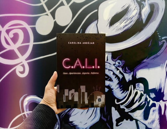 C.A.L.I.: Un libro perdido entre regalos y árboles de Navidad