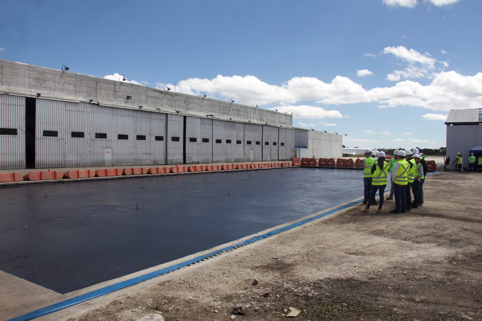 Con plástico reciclado pavimentaron una calle de rodaje en el Aeropuerto El Dorado