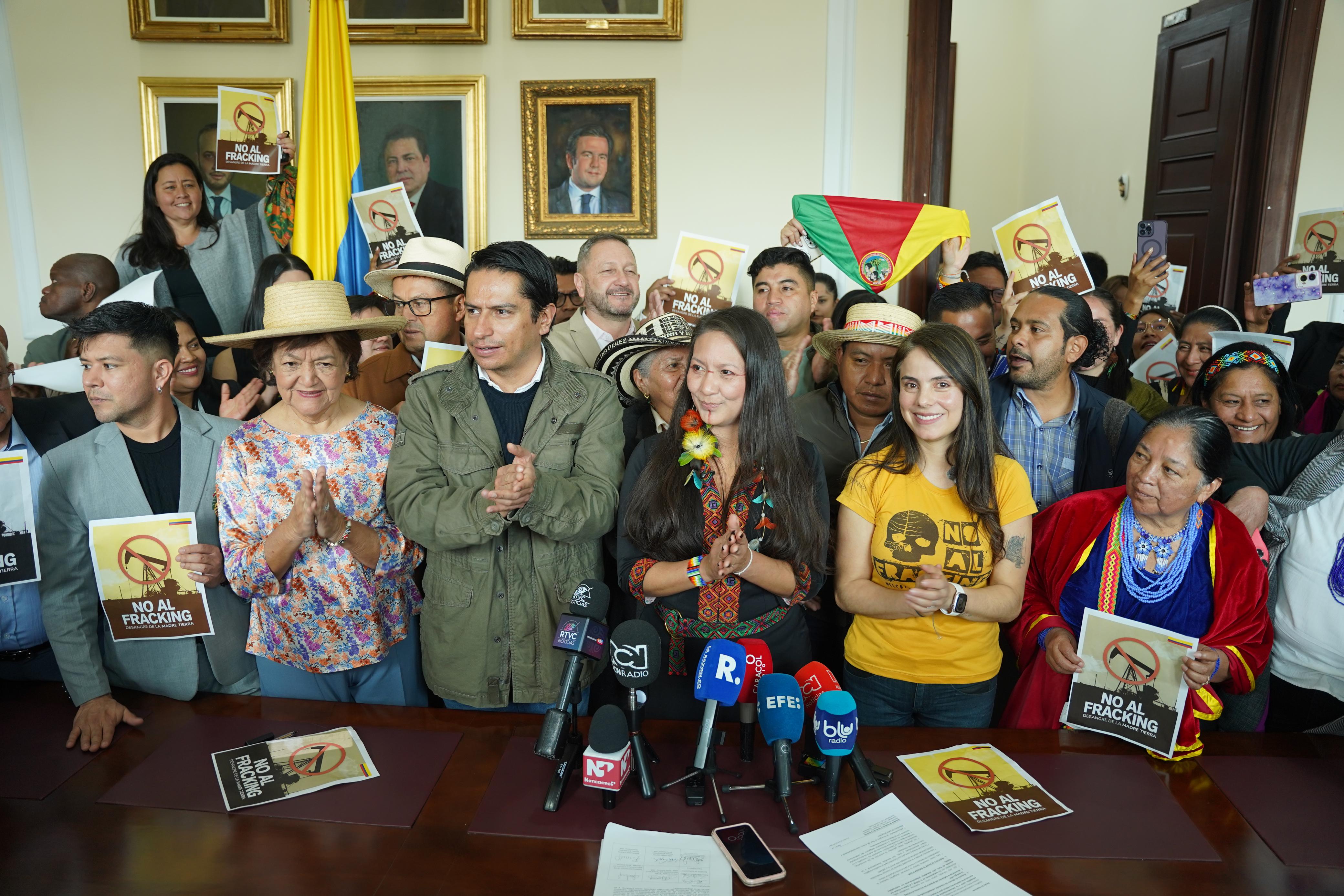 Gobierno radica con mensaje de urgencia proyecto de ley que busca prohibir el fracking en Colombia