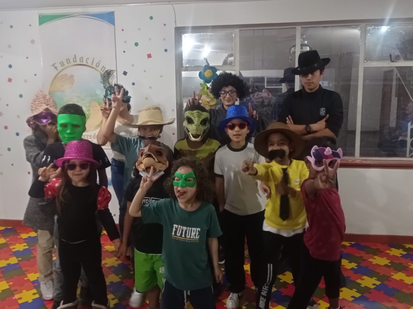 Niños víctimas del conflicto protagonizan obra de El Principito, así puede asistir