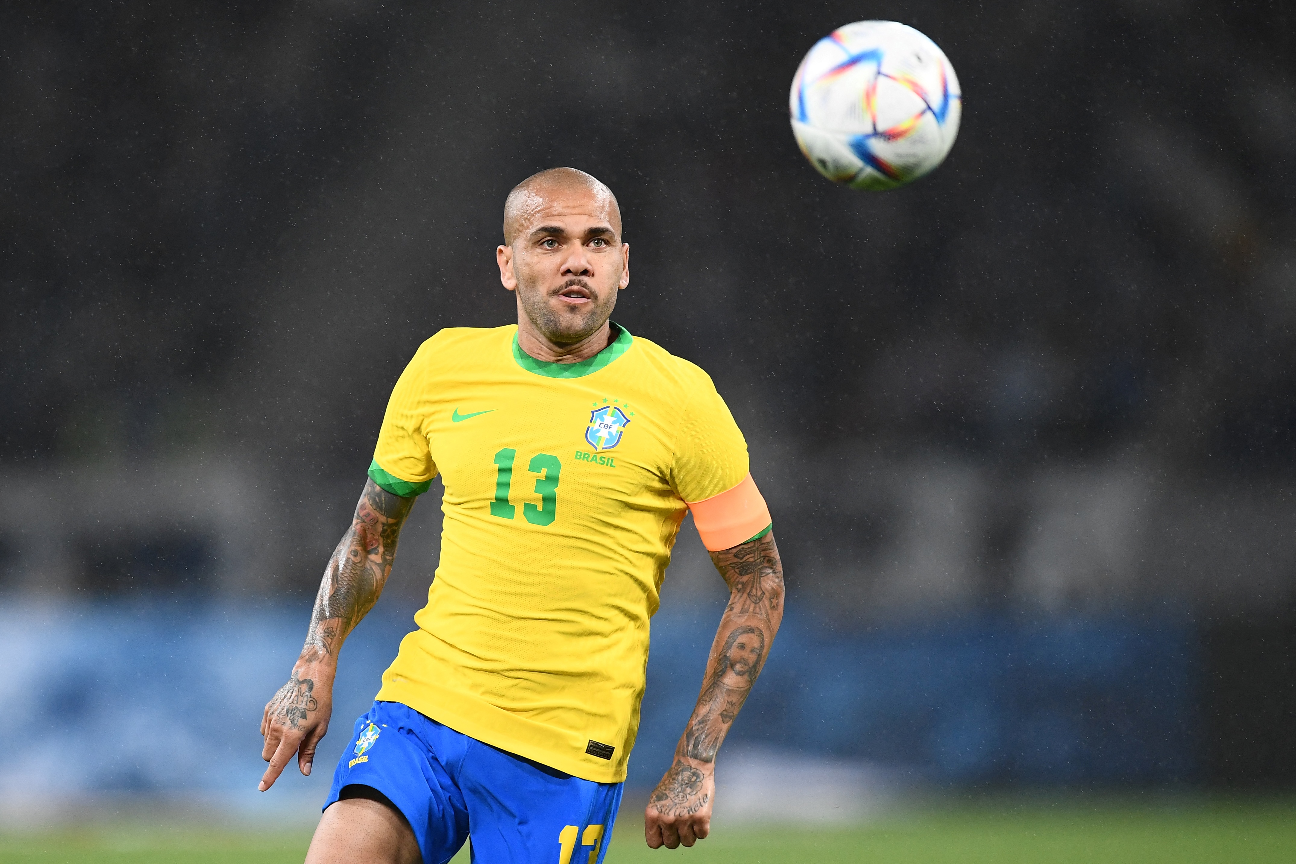 Dani Alves regresaría al fútbol profesional: compraría club en Portugal y firmaría contrato