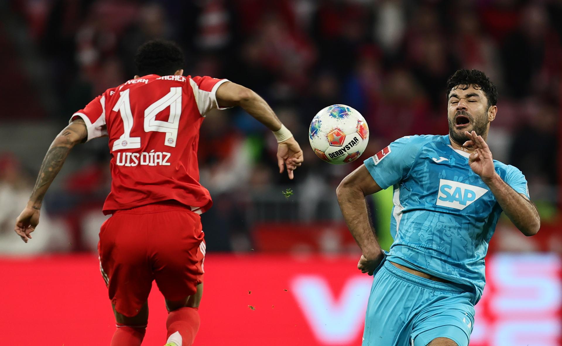 MUNICH (Germany), 08/02/2026.- Luis Diaz of Munich (L) in action against Ozan Kabak of Hoffenheim (R) during the German Bundesliga soccer match between FC Bayern Munich and TSG Hoffenheim in Munich, Germany, 08 February 2026. (Alemania) EFE/EPA/RONALD WITTEK CONDITIONS - ATTENTION: The DFL regulations prohibit any use of photographs as image sequences and/or quasi-video.
