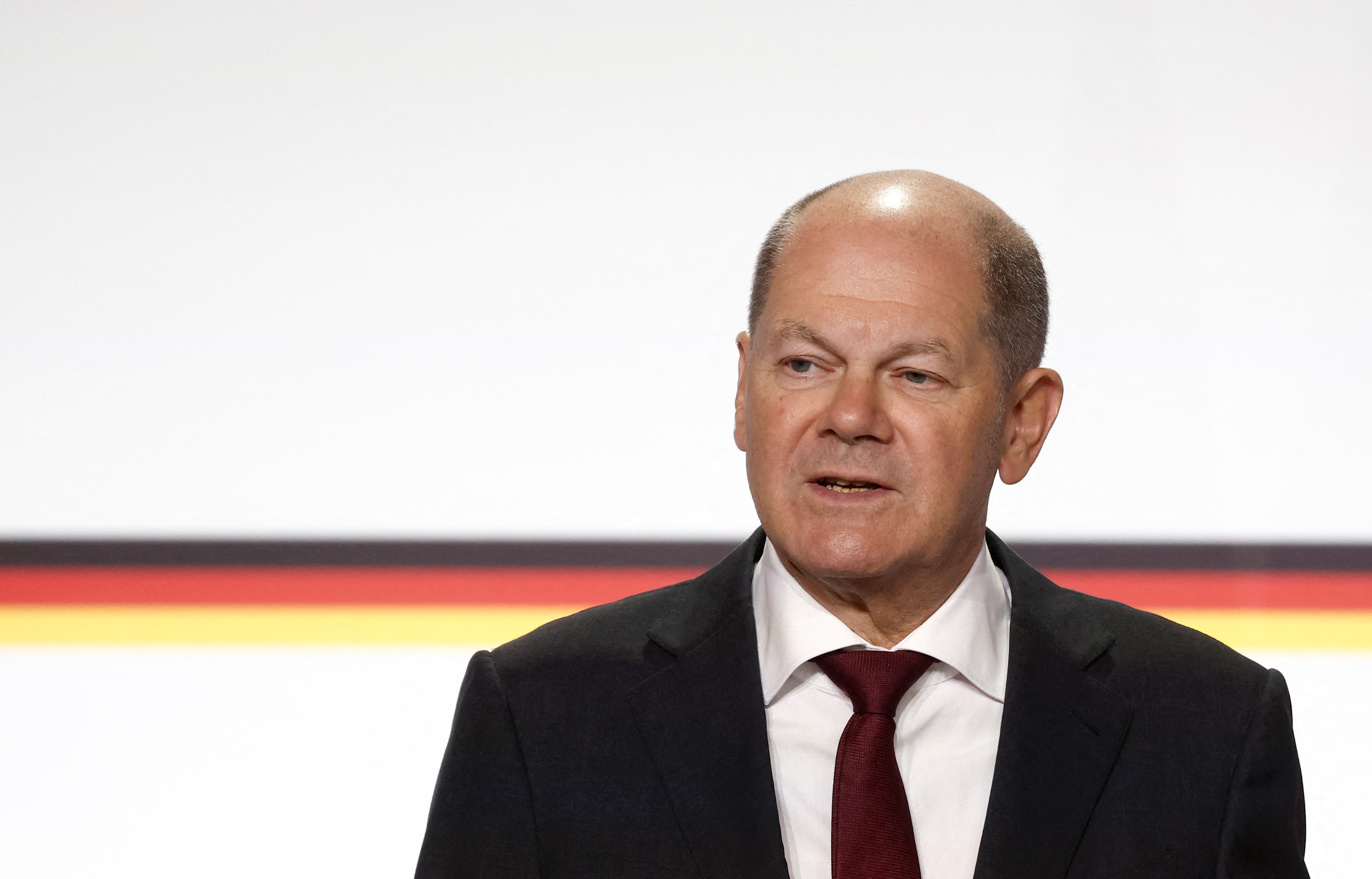 Paris (France), 22/01/2023.- German Chancellor Olaf Scholz and French president attend a joint news conference as part of a Franco-German joint cabinet meeting, during the celebration of the 60th anniversary of the signing of the Elysee Treaty, at the Elysee Palace in Paris, France, 22 January 2023. (Francia, Alemania) EFE/EPA/BENOIT TESSIER / POOL MAXPPP OUT