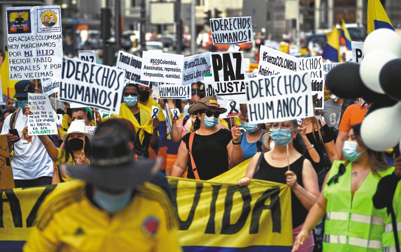 “La protesta pacífica es un derecho democrático y debe ser respetada”: Eamon Gilmore
