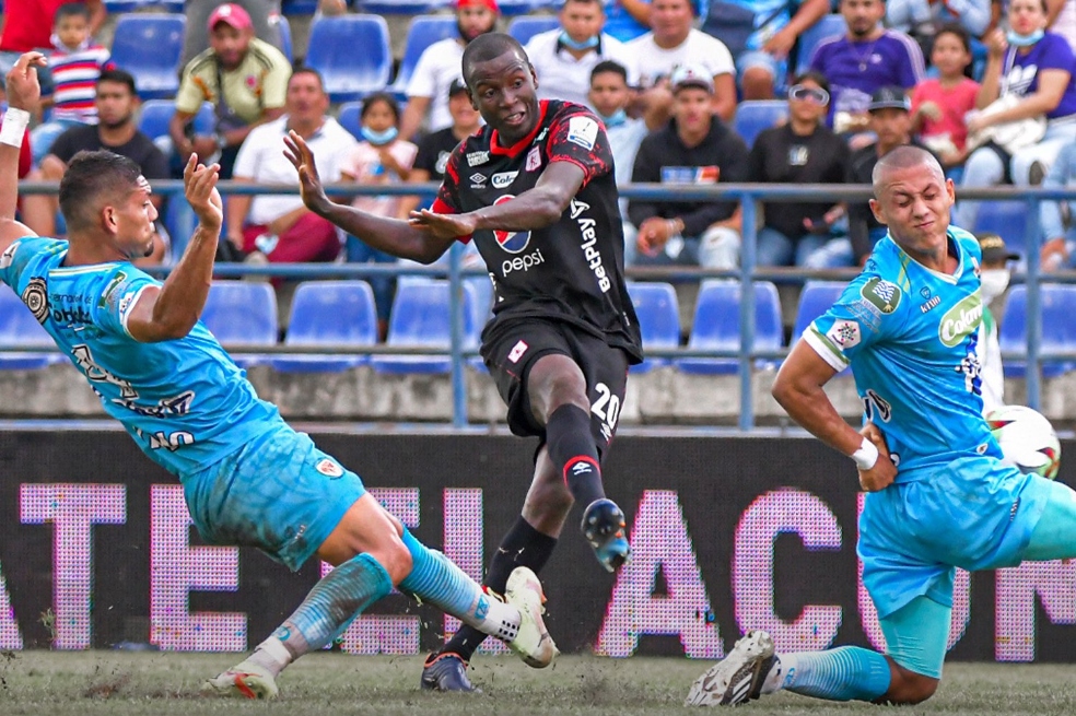 América empató ante Jaguares y se aleja del grupo de los ocho
