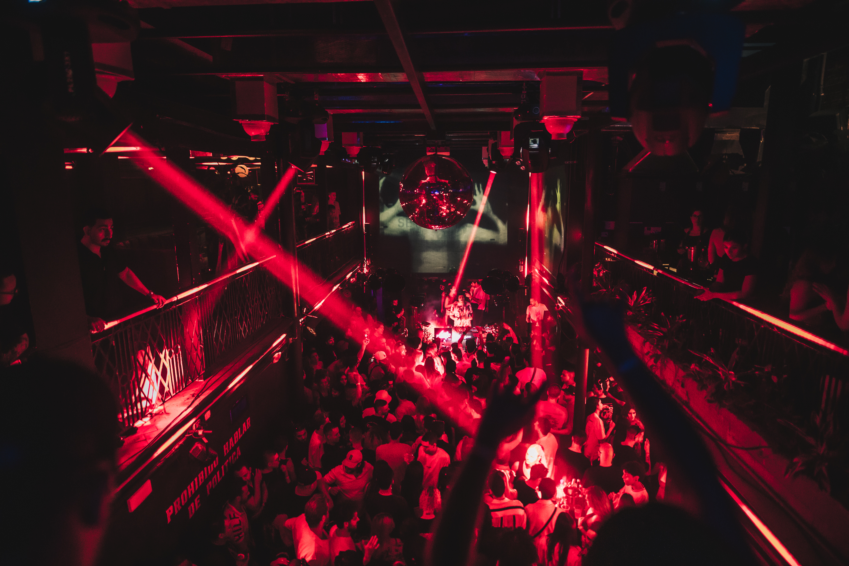 Salón Amador celebra su décimo aniversario irradiando música electrónica en Medellín