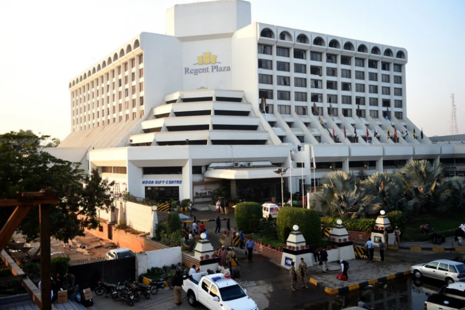Incendio causa tragedia en hotel de Karachi, ciudad más poblada de Pakistán