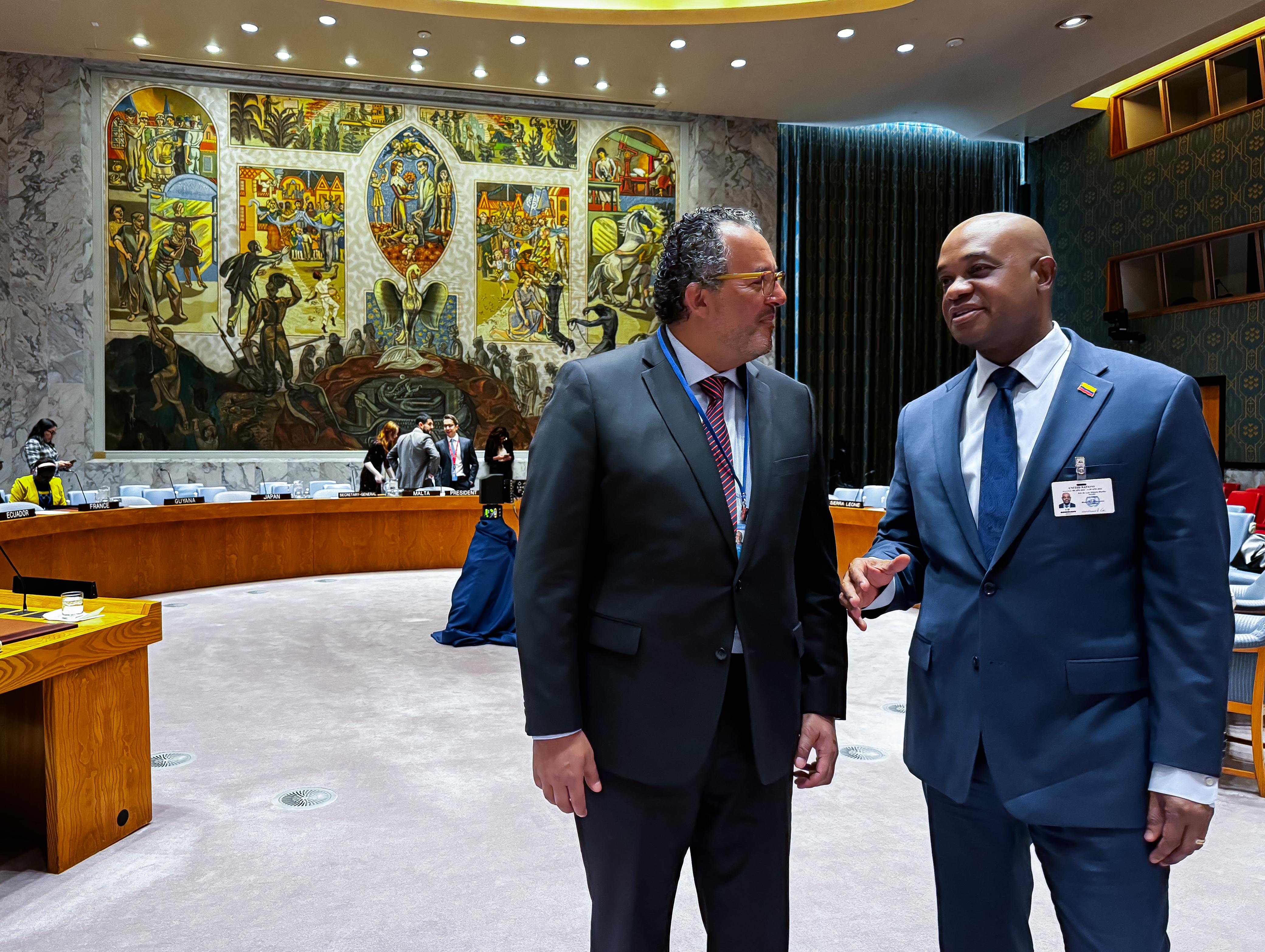 El Canciller encargado, Luis Gilberto Murillo, y el presidente de la Jurisdicción Especial para la Paz, Roberto Carlos Vidal, por primera vez estuvieron presentes en el Consejo de Seguridad de la ONU.