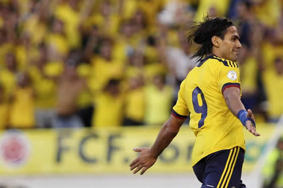 Presidente de Atlético Madrid se molesta al ser cuestionado por futuro de Falcao