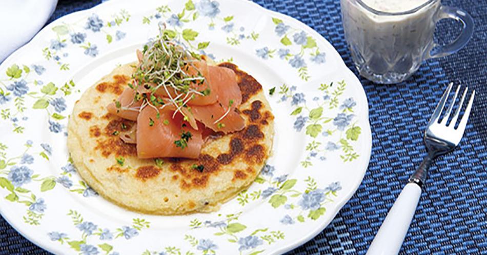 Receta para Semana Santa: salmón ahumado sobre pancake de coco