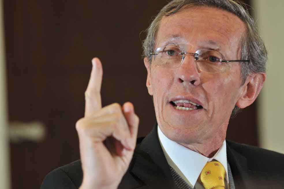 «Voy a usar guantes de caucho para no dejarme untar de mermelada»