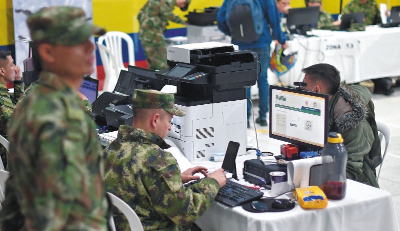 ¿Qué pasa si tiene más de 24 años y no tiene libreta militar?