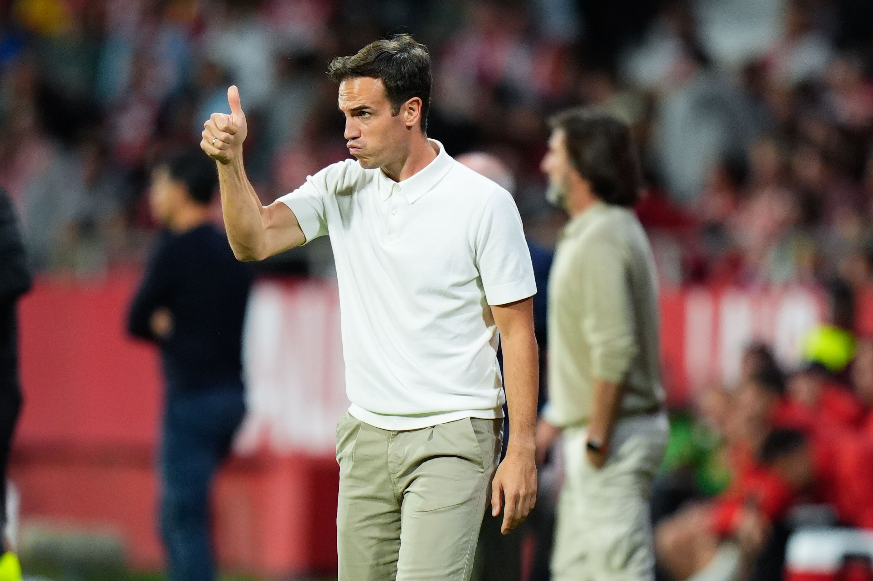 GIRONA, 25/09/2024.- El entrenador del Rayo, Íñigo Pérez, durante el partido de la séptima jornada de LaLiga que Girona FC y Rayo Vallecano disputan este miércoles en el estadio Municipal de Montilivi. EFE/Siu Wu