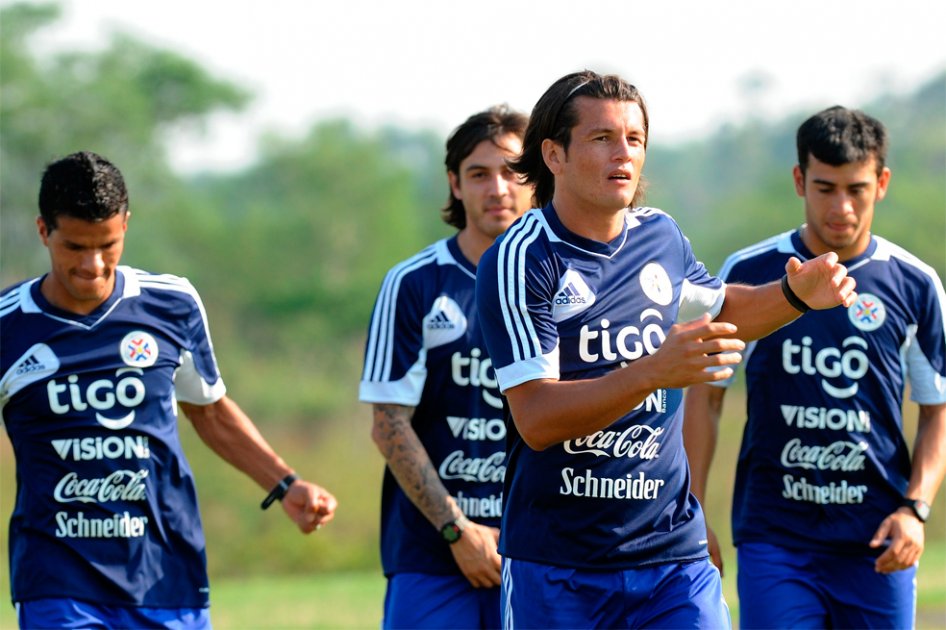 La selección de Paraguay se entrena a 37°C en Asunción / AFP
