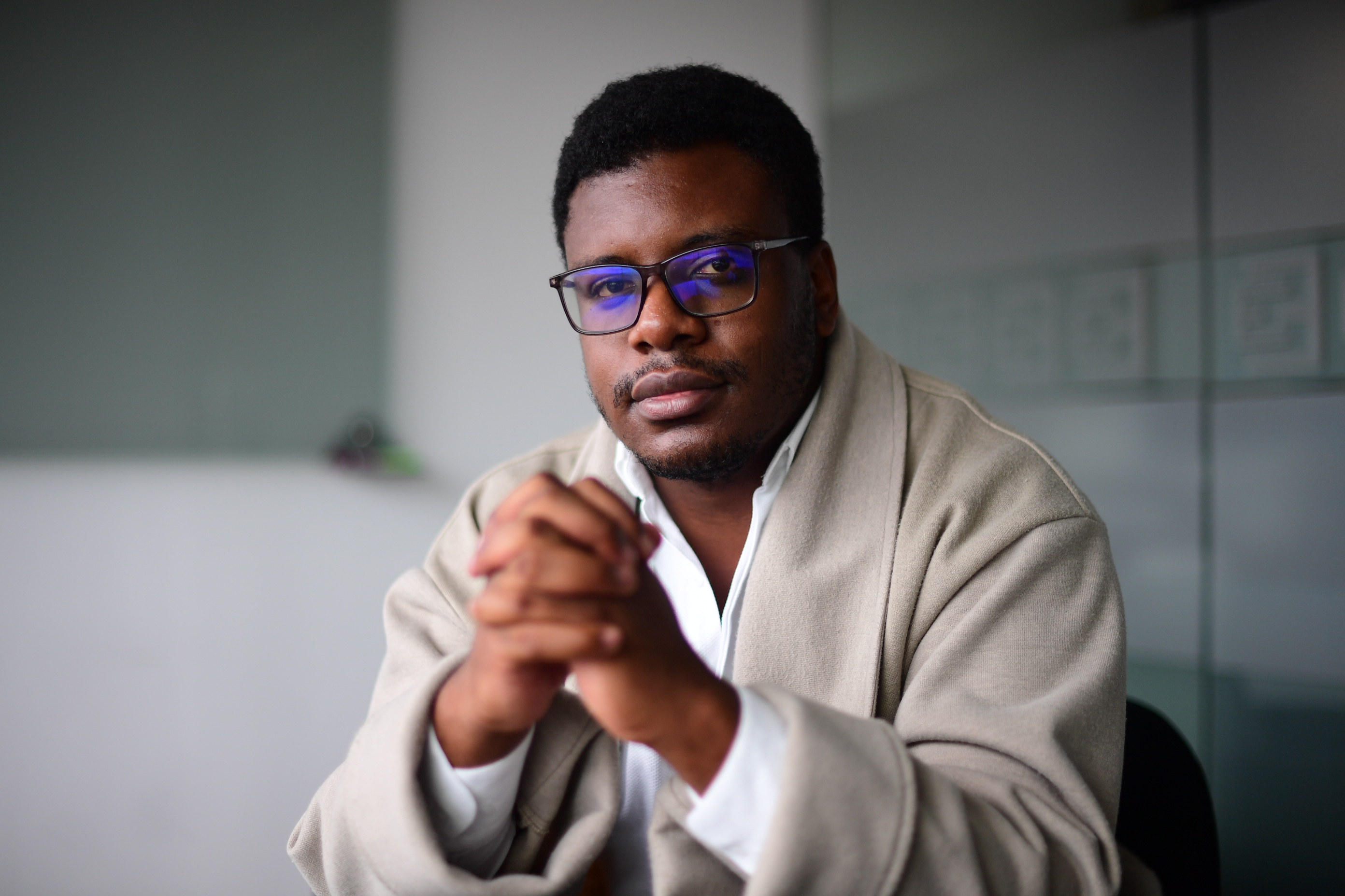 “A veces creen que la persona negra debe ser servil”, Sergio Mosquera, líder afro