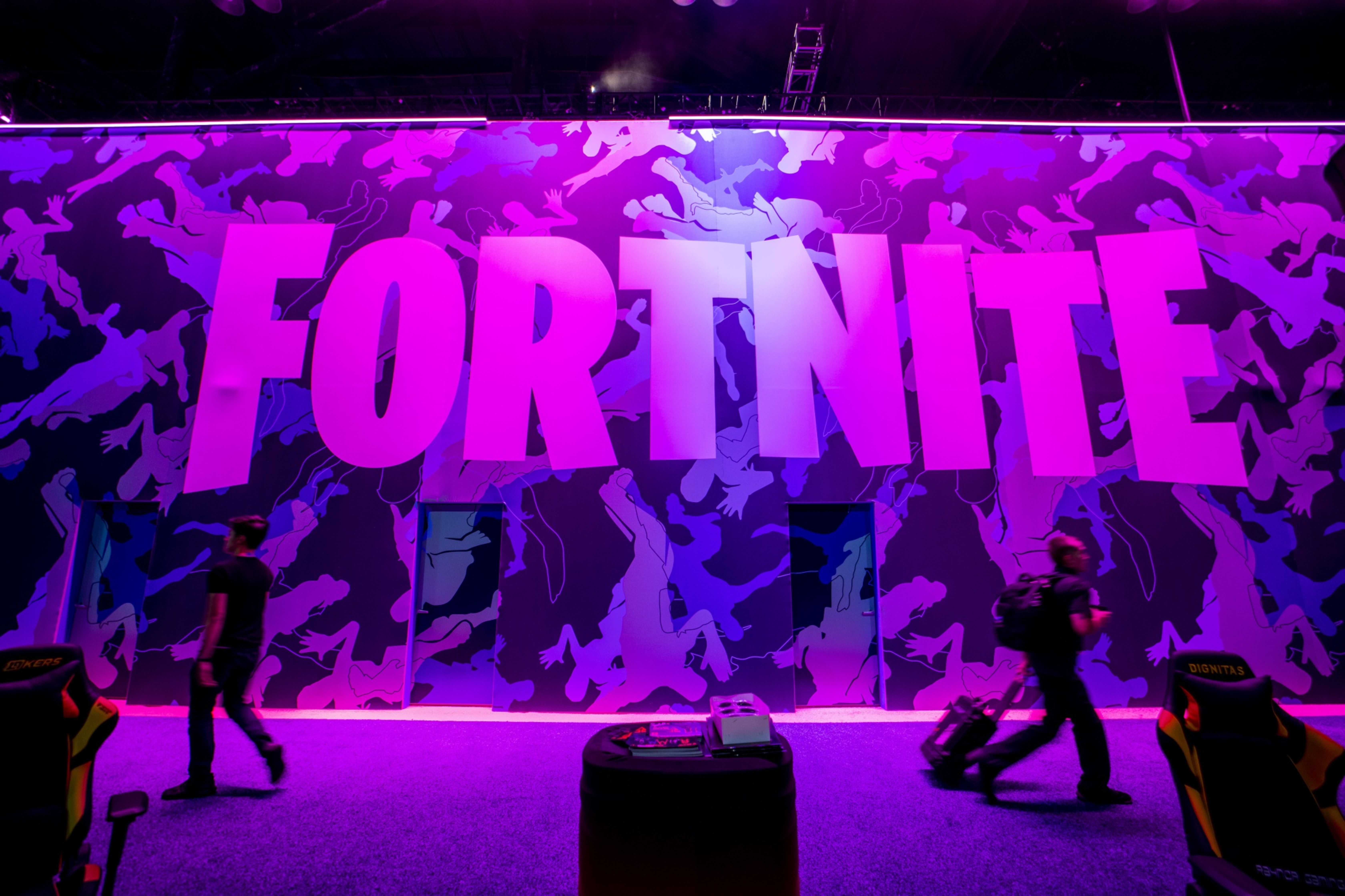 ¿Cómo regalar skins, bailes y objetos a amigos en Fortnite en Colombia?