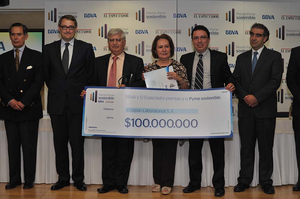 Entrega del premio Pyme Sostenible a Enzipan Laboratorios S.A. en  2012. /Luis Ángel - El Espectador